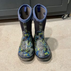 Bogs snow boot size 4